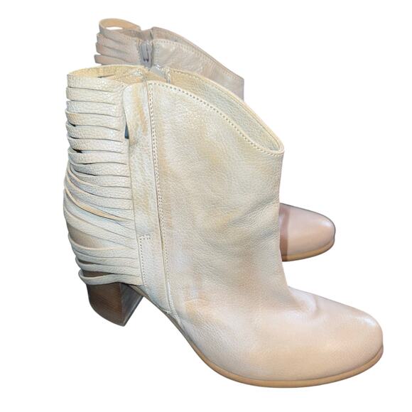 Sundance Cream Leather Western Heeled
Booties- size  39/9 - N18 - Picture 1 of 12